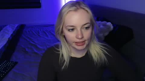 Snapshot of margot_robbie7 chatting on April 2026 12:08:01 AM margot_robbie7 online show from April 2026 12:08:01 AM