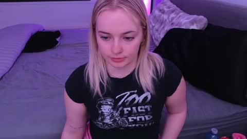 Snapshot of margot_robbie7 chatting on May 2026 02:18:01 AM margot_robbie7 online show from May 2026 02:18:01 AM