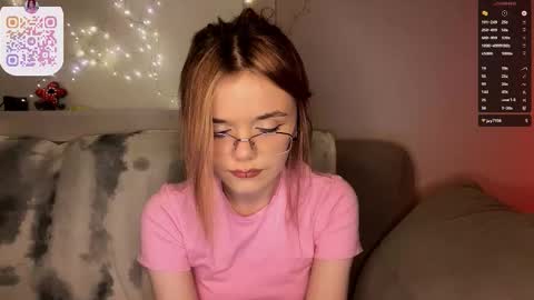 Lina online show from March 2026 10:04:01 PM