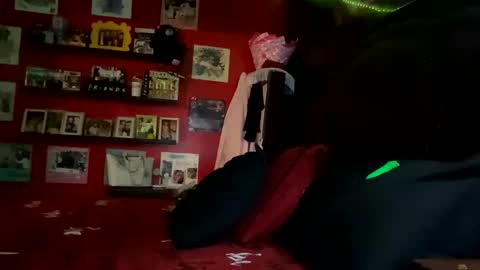 Mari Bee online show from April 2026 12:33:01 AM