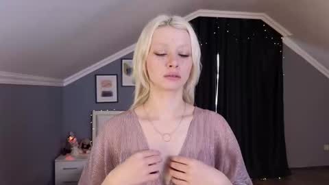 Milena online show from February 2026 10:27:01 AM