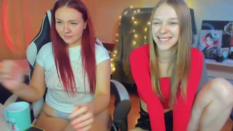 Snapshot of mari_kiku chatting on December 2024 09:04:01 PM Kiku and Marii - online show from December 2024 09:04:01 PM