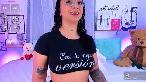 Mari Sweett  online show from November 2025 05:45:02 PM