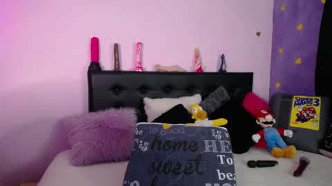 sofia online show from December 2025 07:10:01 PM