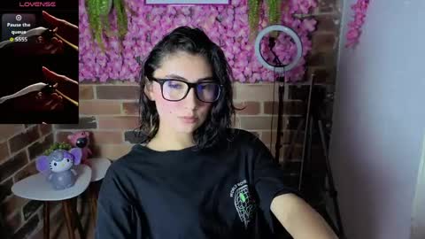 Snapshot of mariagh_ chatting on April 2026 12:02:02 AM Maria online show from April 2026 12:02:02 AM