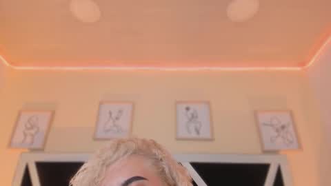 Marian online show from December 2025 07:08:02 PM