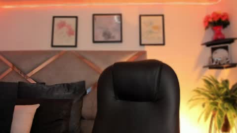 Marian online show from April 2026 07:17:02 PM