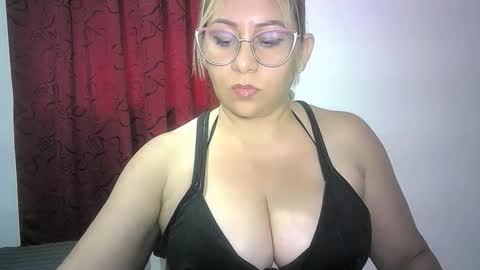 Snapshot of mariana995649 chatting on May 2026 09:24:01 PM mariana995649 online show from May 2026 09:24:01 PM