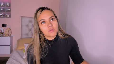 Snapshot of mariana__roe chatting on December 2024 03:41:01 AM Mariana Roe online show from December 2024 03:41:01 AM