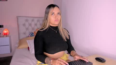 Snapshot of mariana__roe chatting on January 2025 12:57:01 AM Mariana Roe online show from January 2025 12:57:01 AM