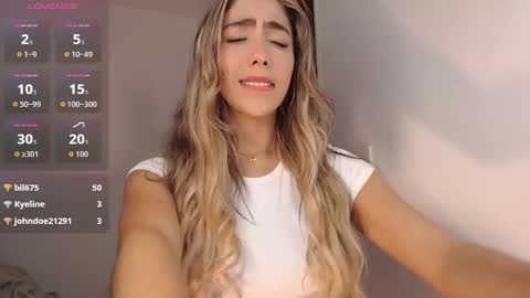 Mariana online show from November 2025 01:04:02 AM