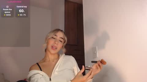 Mariana online show from December 2025 03:03:01 AM