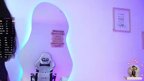 Mariana  online show from October 2025 07:56:01 PM