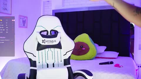 Mariana  online show from November 2025 06:57:01 PM