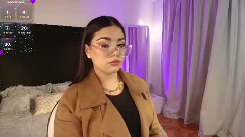 Snapshot of mariana_owen chatting on June 2026 11:52:02 AM online show from June 2026 11:52:02 AM