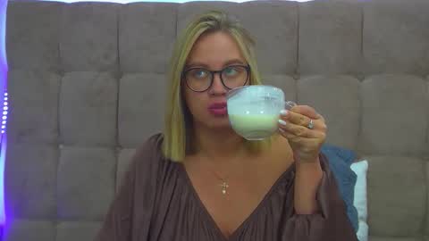 Maria online show from November 2025 07:06:01 PM