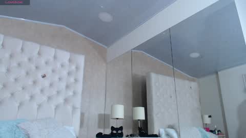 la crespa x online show from April 2026 12:28:02 PM