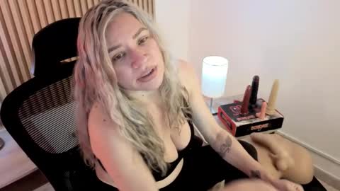 Snapshot of marianl0ve chatting on February 2026 10:42:02 AM Marian Love online show from February 2026 10:42:02 AM