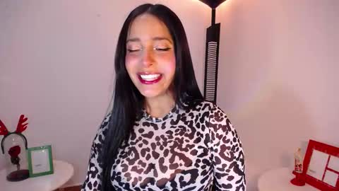 Nicolle online show from December 2025 05:03:02 AM