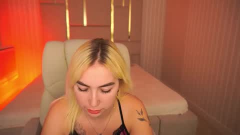 Mariella online show from October 2025 10:01:01 PM