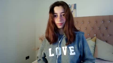 Snapshot of marinette_lux chatting on October 2025 12:57:02 PM marinette online show from October 2025 12:57:02 PM