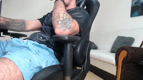 marioslim online show from October 2025 03:42:02 PM