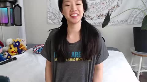 Snapshot of marissapeach chatting on March 2025 05:17:02 PM MarissaPeach online show from March 2025 05:17:02 PM