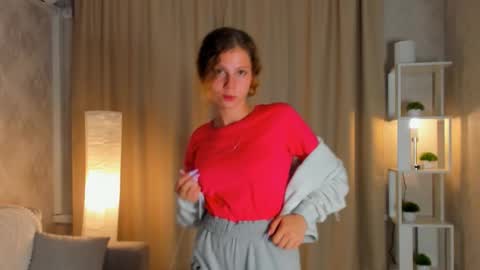 Molly online show from October 2025 06:17:02 PM