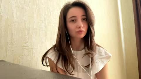 Mia online show from April 2026 07:45:01 AM