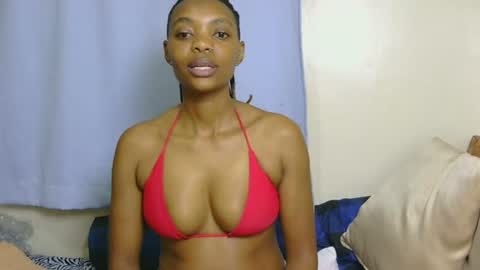 Snapshot of marly_babe chatting on June 2026 09:35:02 PM Marly online show from June 2026 09:35:02 PM