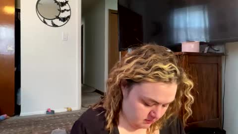 maroon_moon online show from February 2025 04:37:01 PM