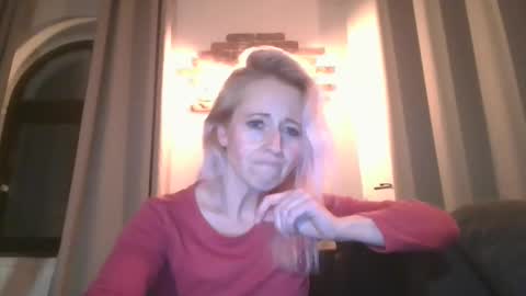 Snapshot of marrygorund chatting on January 2025 05:32:01 AM MaryGoRound online show from January 2025 05:32:01 AM