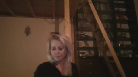 Snapshot of marrygorund chatting on January 2025 03:06:02 AM MaryGoRound online show from January 2025 03:06:02 AM