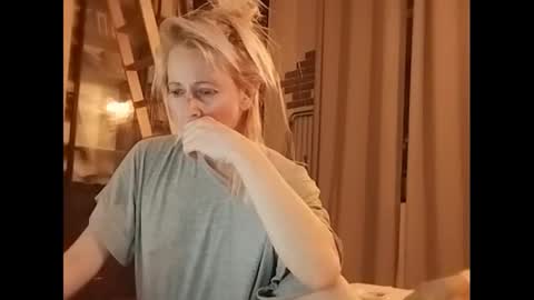 Snapshot of marrygorund chatting on February 2025 01:35:02 AM MaryGoRound online show from February 2025 01:35:02 AM