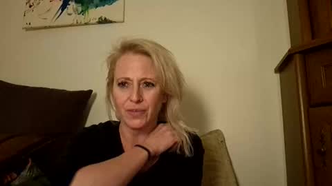 Snapshot of marrygorund chatting on October 2025 11:56:02 PM MaryGoRound online show from October 2025 11:56:02 PM