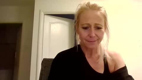 Snapshot of marrygorund chatting on November 2025 03:14:02 PM MaryGoRound online show from November 2025 03:14:02 PM