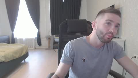 Snapshot of marselle_looker chatting on February 2025 07:18:01 AM Marselle online show from February 2025 07:18:01 AM