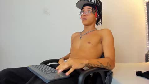 Snapshot of marshall_spencer chatting on February 2026 12:58:01 PM MARSHALL online show from February 2026 12:58:01 PM