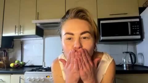 Marta online show from April 2026 08:39:01 PM