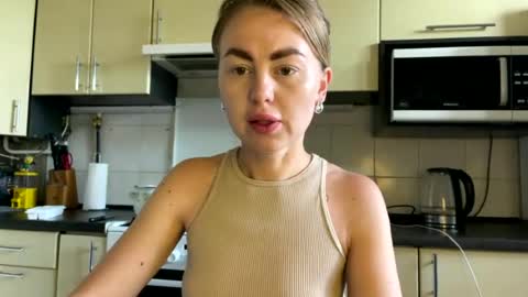 Snapshot of martaluna_ chatting on June 2026 11:54:02 AM Marta online show from June 2026 11:54:02 AM