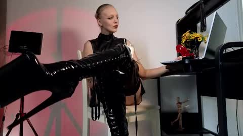 Ultimate Goddess online show from October 2025 06:44:01 AM