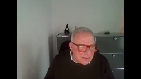 Snapshot of martin_1947 chatting on February 2025 04:42:02 PM martin_1947 online show from February 2025 04:42:02 PM