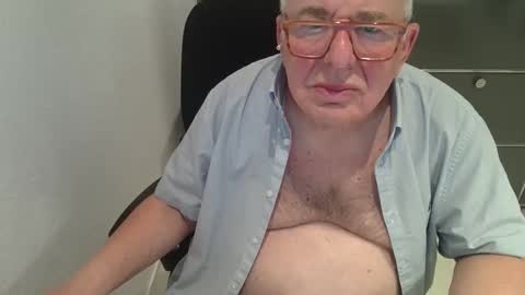 Snapshot of martin_1947 chatting on October 2025 08:03:02 PM martin_1947 online show from October 2025 08:03:02 PM