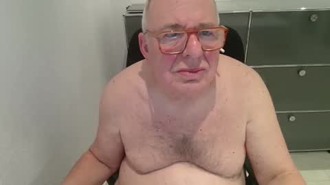 Snapshot of martin_1947 chatting on November 2025 08:53:02 PM martin_1947 online show from November 2025 08:53:02 PM