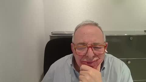 martin_1947 online show from January 2026 06:33:01 PM