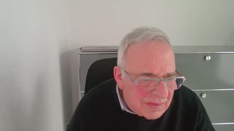 martin_1947 online show from April 2026 05:11:01 PM