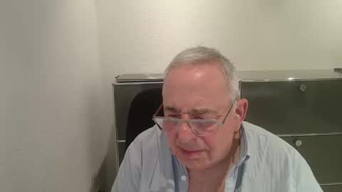 martin_1947 online show from April 2026 06:38:01 PM