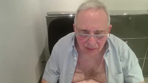 martin_1947 online show from April 2026 09:53:02 PM