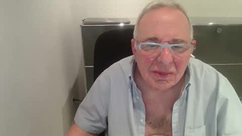 martin_1947 online show from April 2026 09:30:01 PM