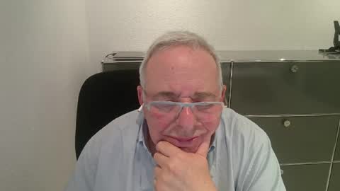 martin_1947 online show from June 2026 09:05:02 PM
